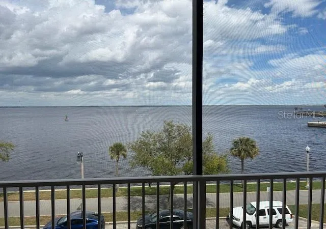 3rd image of 225 W Seminole Blvd, Sanford, FL 32771