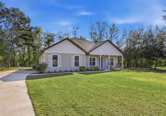 Photo 3 of Single family home for sale at 8920 Ne 8th Place, High Springs, FL 32643 | MLS# GC538451 | Listing updated on 2026-09-16