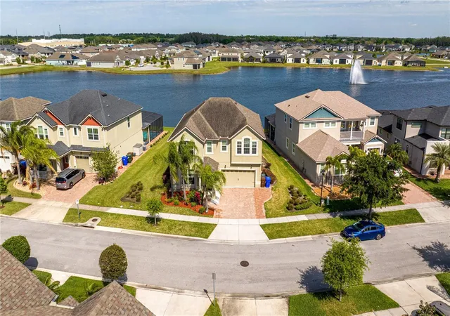 Photo 3 of Sale Pending at 2515 Fontaine Dr, Kissimmee, FL 34741 | MLS# O6390540 | Listing updated on 2026-09-04