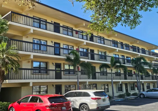 1st image of 315 30Th Ave W #B307, Bradenton, FL 34205 | MLS# A4686134