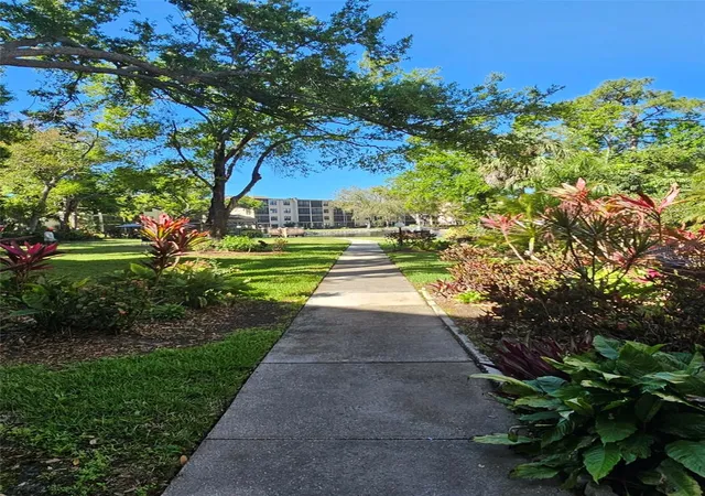 2nd image of 315 30Th Ave W #B307, Bradenton, FL 34205 | MLS# A4686134