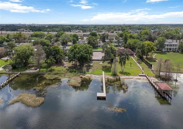 Photo 4 of Single family home for sale at 2815 Trentwood Blvd, Belle Isle, FL 32812 | MLS# O6390555 | Listing updated on 2026-07-16