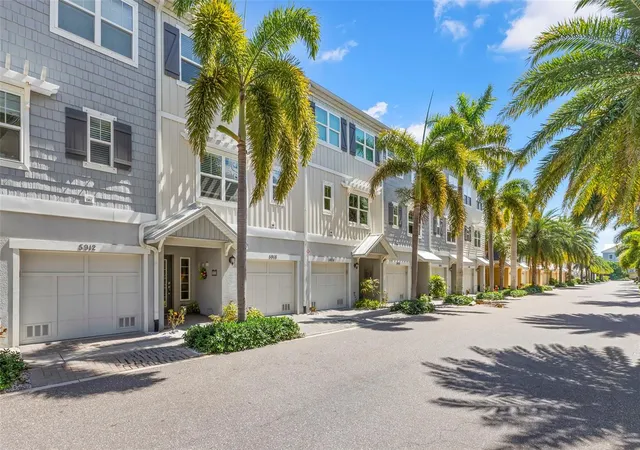 Photo 2 of Townhouse for sale at 5918 Anchorage Way S, Saint Petersburg, FL 33712 | MLS# TB8486487 | Listing updated on 2026-09-17