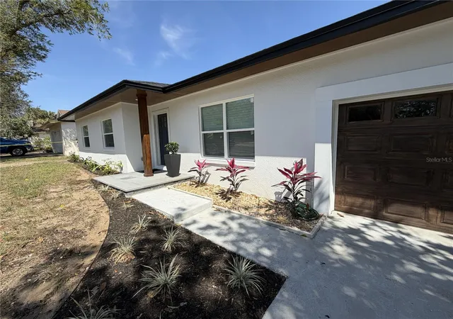Photo 3 of Single family home for sale at 2235 Wautoma Pl, Orlando, FL 32818 | MLS# O6390653 | Listing updated on 2026-08-16