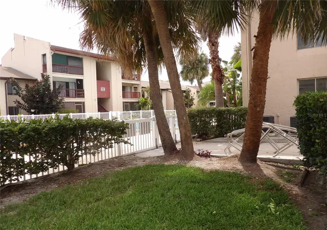 3rd image of 3836 N Lake Dr, Tampa, FL 33614