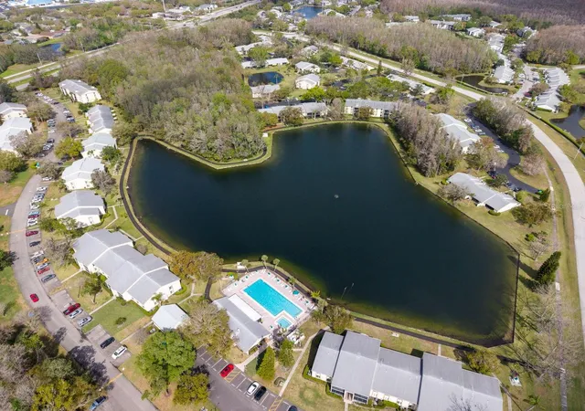 2nd image of 1400 Pine Gln Ln, TARPON SPRINGS, FL 34688