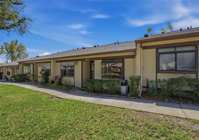 2nd image of 11241 Dollar Lake Dr #4, Port Richey, FL 34668 | MLS# W7883901