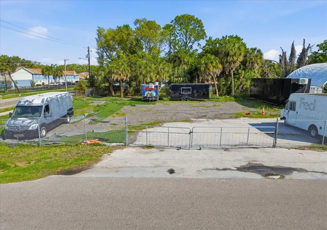 Photo 4 of Sale Pending at 7511 Winchester Dr, Tampa, FL 33615 | MLS# S5145833 | Listing updated on 2026-08-14