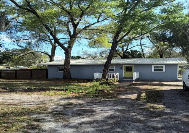 Photo 3 of Single family home for sale at 1412 E Voorhis Ave, Deland, FL 32724 | MLS# O6390783 | Listing updated on 2026-09-27