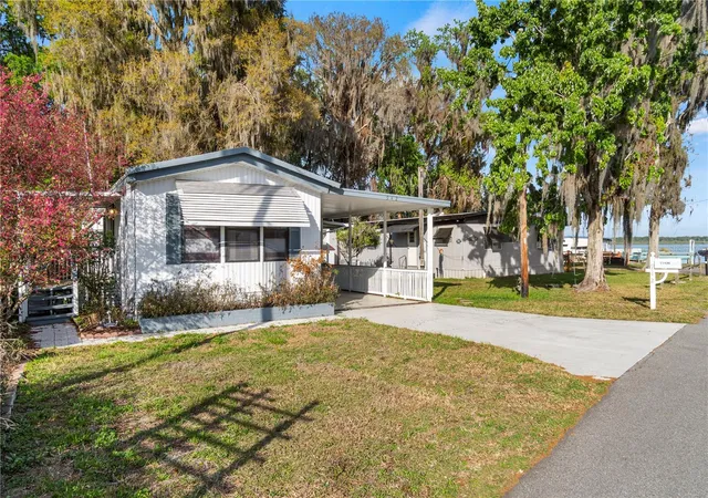 Homes for sale in Lake Panasoffkee, FL | 942 Cr 461, Lake Panasoffkee, FL 33538 | MLS# OM720891