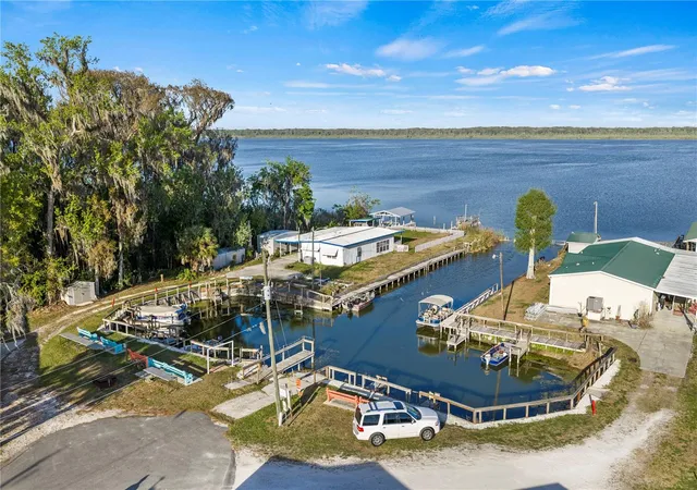 Homes for sale in Lake Panasoffkee, FL | 942 Cr 461, Lake Panasoffkee, FL 33538 | MLS# OM720891