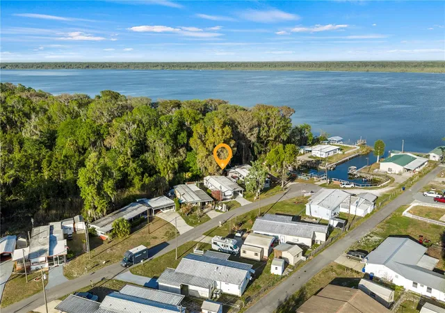 Homes for sale in Lake Panasoffkee, FL | 942 Cr 461, Lake Panasoffkee, FL 33538 | MLS# OM720891