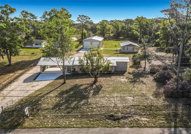 Homes for sale in De Leon Springs, FL | 4611 Grand Ave, De Leon Springs, FL 32130 | MLS# V4947922