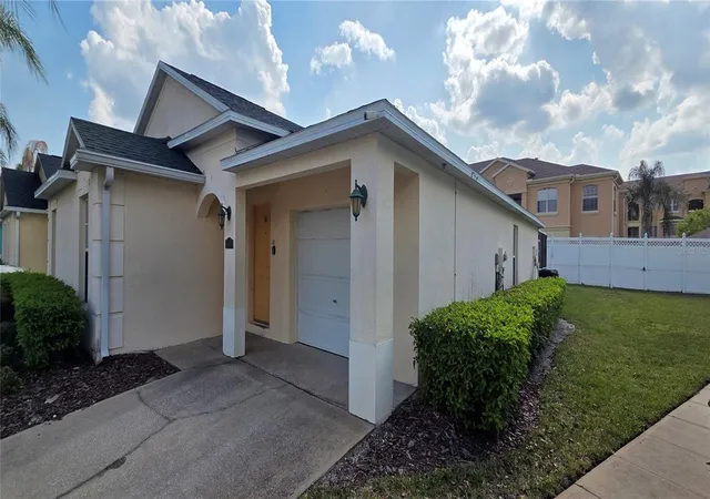 Photo 3 of Sale Pending at 528 Reserve Dr, Davenport, FL 33896 | MLS# L4960264 | Listing updated on 2026-10-06