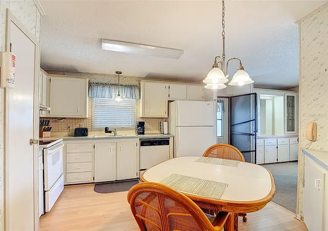 Photo 3 of Manufactured home for sale at 10321 Marinette Ave, Hudson, FL 34667 | MLS# W7883918 | Listing updated on 2026-10-02