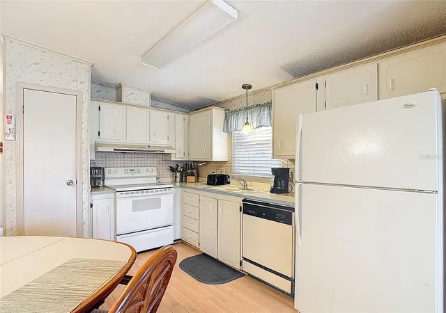 Photo 3 of Manufactured home for sale at 10321 Marinette Ave, Hudson, FL 34667 | MLS# W7883918 | Listing updated on 2026-10-02