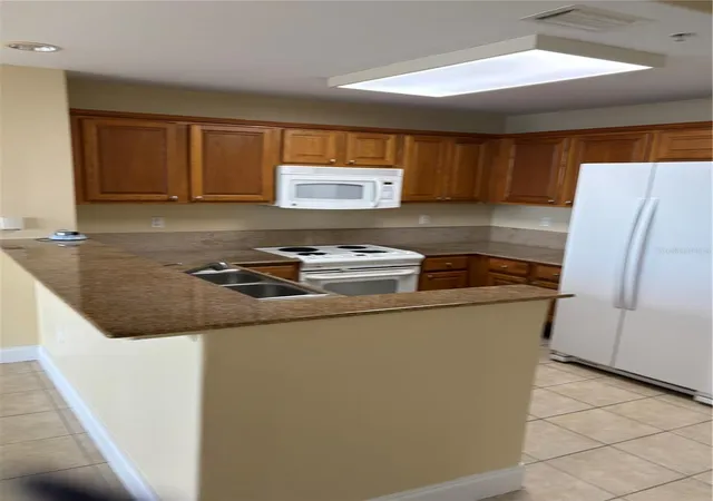 Listing Photo 4 - Condo for sale in building located at 13427 Blue Heron Bch Dr, Orlando, FL 32821 - Unit #406