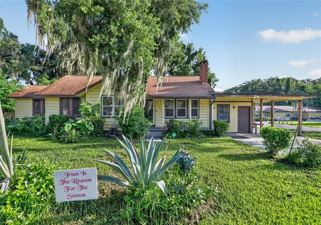 Photo 2 of Single family home for sale at 833 Ne 28th Street, Ocala, FL 34470 | MLS# O6390984 | Listing updated on 2026-09-01