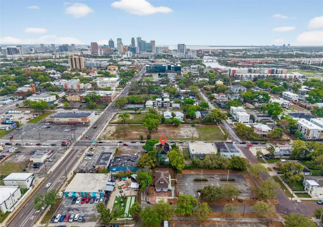 3rd image of 105 W Columbus Dr, Tampa, FL 33602 | MLS# TB8487057