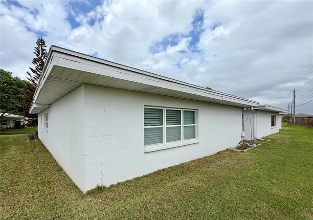 Photo 4 of House for sale at 524 Cameo Dr, Lakeland, FL 33803 | MLS# L4960286 | Listing updated on 2026-09-12