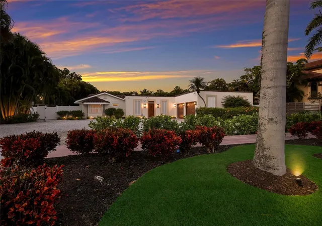 3rd image of 103 Fillmore Dr, Sarasota, FL 34236 | MLS# A4686381