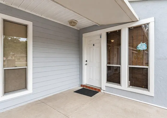 Homes for sale in Gainesville, FL | 1420 Sw 42nd St #B, Gainesville, FL 32607 | MLS# GC538525