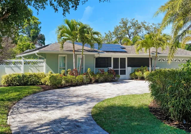 Photo 1 of Single family home for sale at 121 Holly Ave, Sarasota, FL 34243 | MLS# A4686397 | Listing updated on 2026-09-23