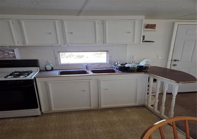 Photo 3 of Manufactured home for sale at 12503 Avery Rd, Thonotosassa, FL 33592 | MLS# TB8487144 | Listing updated on 2026-07-28