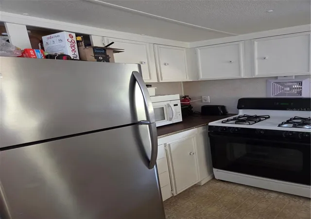 Photo 3 of Manufactured home for sale at 12503 Avery Rd, Thonotosassa, FL 33592 | MLS# TB8487144 | Listing updated on 2026-07-28