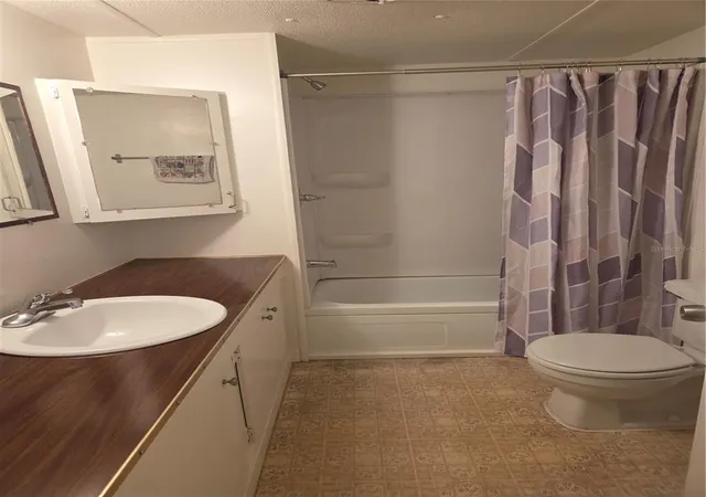 Photo 4 of Manufactured home for sale at 12503 Avery Rd, Thonotosassa, FL 33592 | MLS# TB8487144 | Listing updated on 2026-07-28