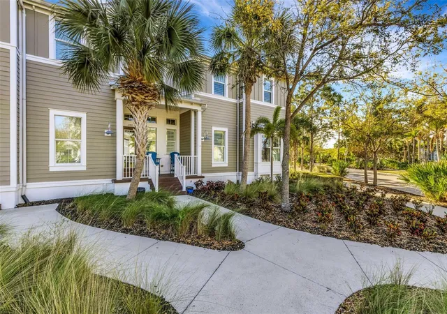 3rd image of 289 Sapphire Lake Dr, BRADENTON, FL 34209