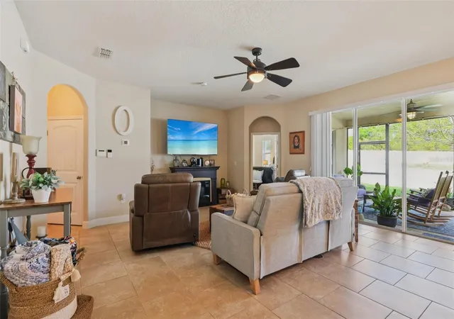 4th image of 4001 Chandler Estates Dr, Apopka, FL 32712 | MLS# TB8487173