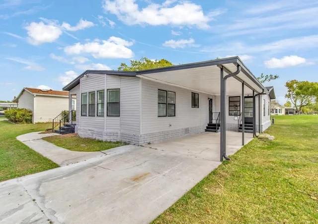 3rd image of 217 Ellsworth Dr, Kissimmee, FL 34758 | MLS# S5145908