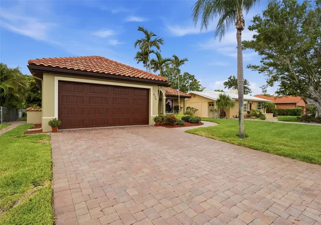 3rd image of 424 Pensacola Rd, Venice, FL 34285 | MLS# N6143442