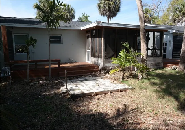 13th image of 800 E Harbor Dr S, St Petersburg, FL 33705 | MLS# TB8487211