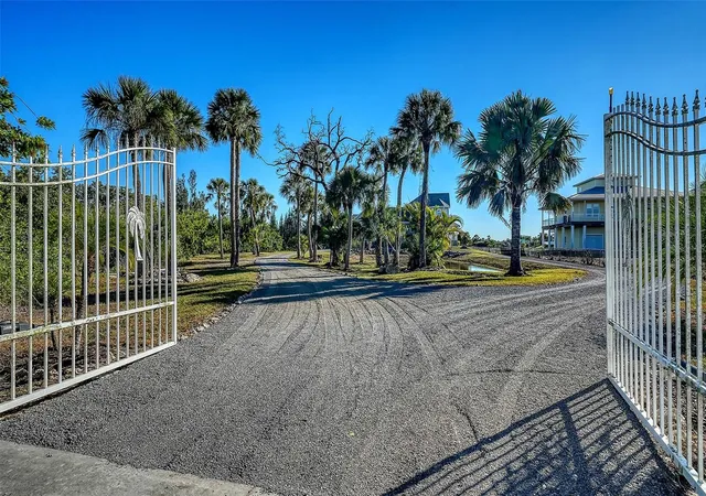 Homes for sale in Terra Ceia, FL | 925 Bayshore Dr, Terra Ceia, FL 34250 | MLS# A4686443