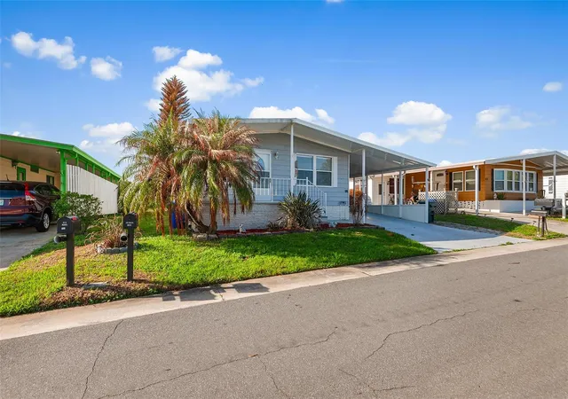 Photo 3 of Manufactured home for sale at 914 Pine Ridge Dr, Lakeland, FL 33809 | MLS# L4960307 | Listing updated on 2026-08-27