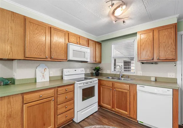 Photo 3 of Manufactured home for sale at 914 Pine Ridge Dr, Lakeland, FL 33809 | MLS# L4960307 | Listing updated on 2026-08-27