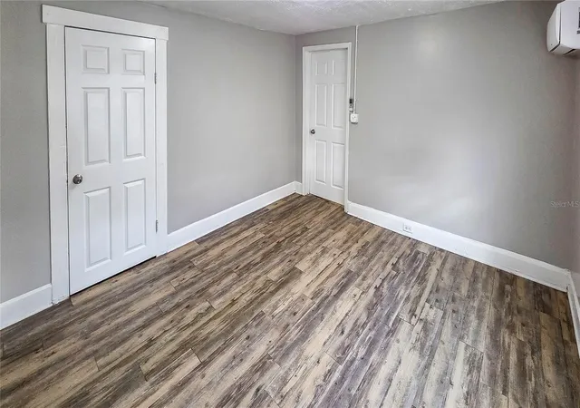 Listing Photo 5 - Condo for sale in building located at 602 Emma St, LAKELAND, FL 33815