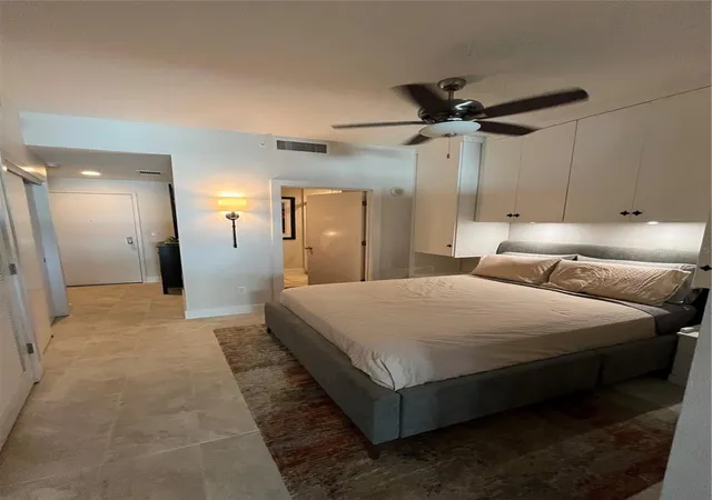 2nd image of 1120 E Kennedy Blvd, TAMPA, FL 33602
