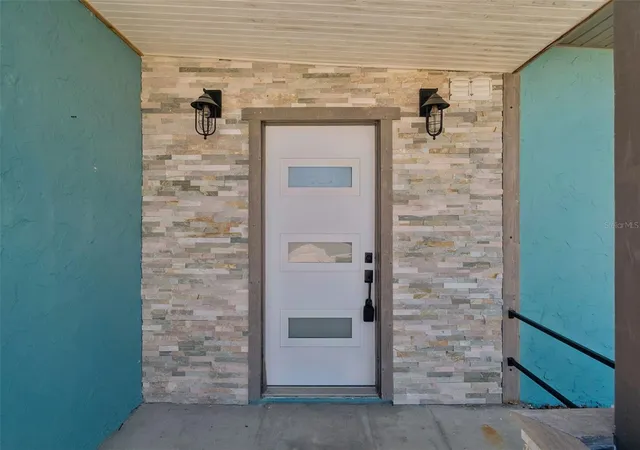 4th image of 16108 5Th St E, Redington Beach, FL 33708 | MLS# TB8487331