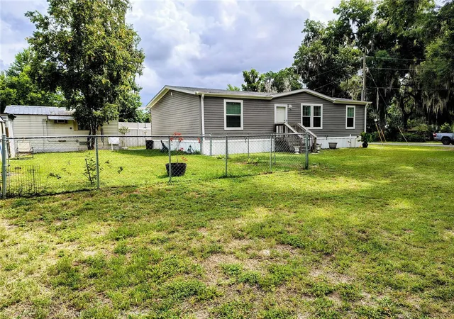 Homes for sale in Lake Panasoffkee, FL | 1912 Cr 439c, Lake Panasoffkee, FL 33538 | MLS# G5109695