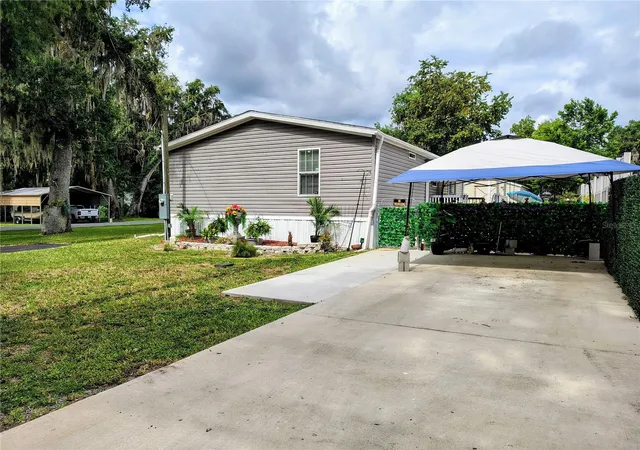 Homes for sale in Lake Panasoffkee, FL | 1912 Cr 439C, Lake Panasoffkee, FL 33538 | MLS# G5109695