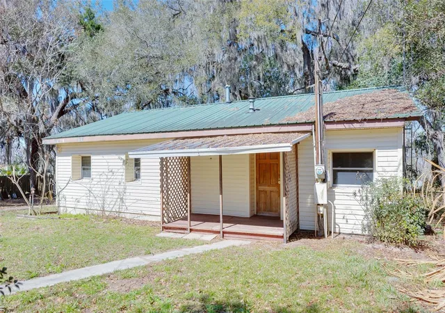 Photo 2 of Manufactured Mobile Home at 17965 SE 51st Street, Ocklawaha, FL 32179 | MLS# OM720963 | | Sold on 2026-08-03