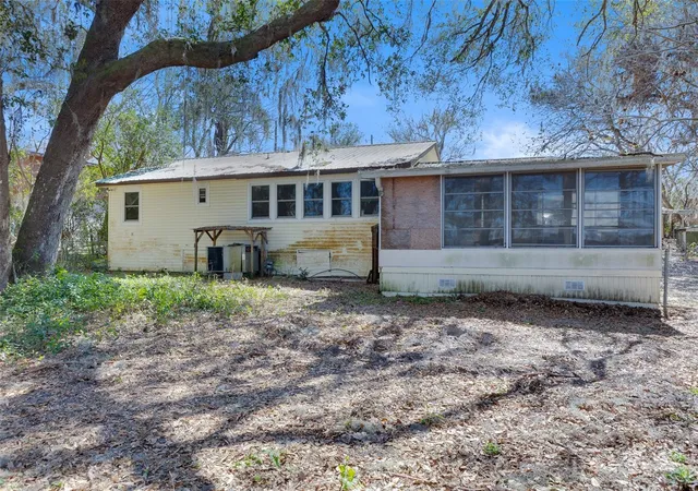 Photo 3 of Manufactured Mobile Home at 17965 SE 51st Street, Ocklawaha, FL 32179 | MLS# OM720963 | | Sold on 2026-08-03