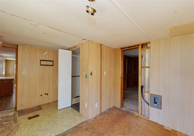 Photo 4 of Manufactured Mobile Home at 17965 SE 51st Street, Ocklawaha, FL 32179 | MLS# OM720963 | | Sold on 2026-08-03