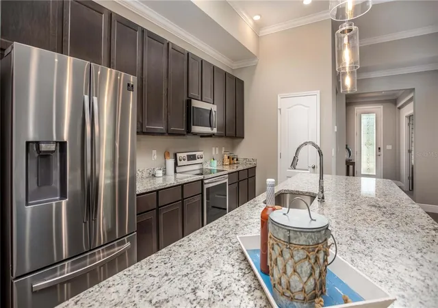 3rd image of 902 Buckeye Dr, Lady Lake, FL 32159 | MLS# O6391307