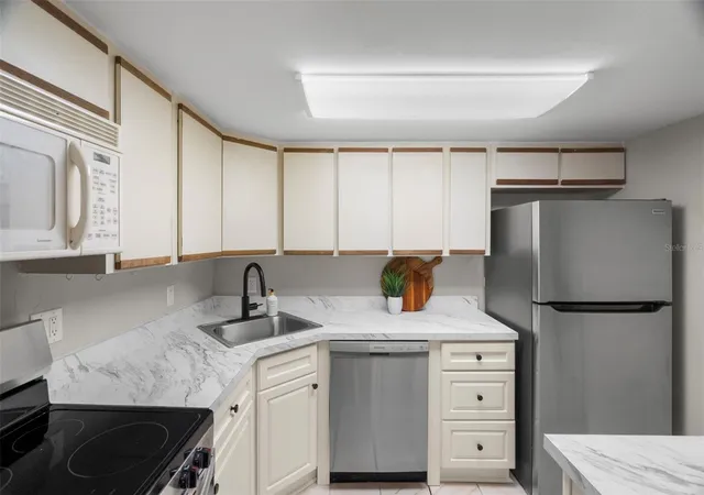 5th image of 505 Plaza Seville Ct #11, Treasure Island, FL 33706 | MLS# TB8487379