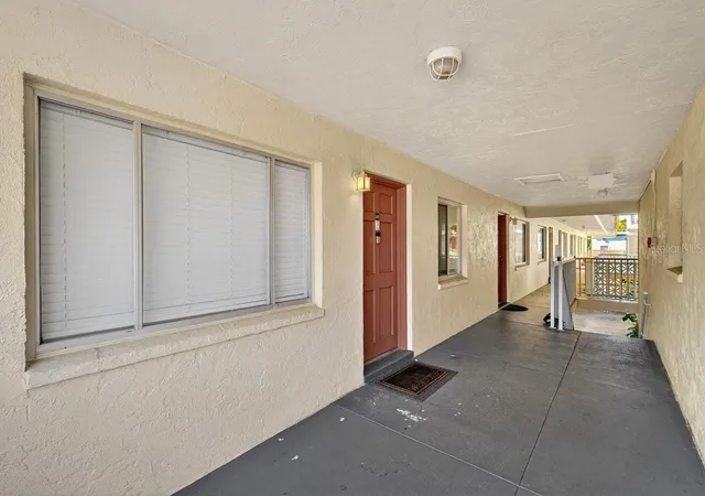 3rd image of 102 S Peninsula Dr, Daytona Beach, FL 32118