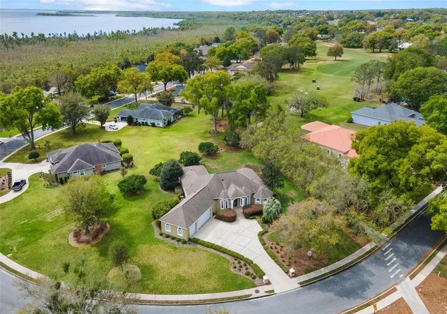 Homes for sale in Lady Lake, FL | 6053 Spinnaker Loop, Lady Lake, FL 32159 | MLS# G5109709